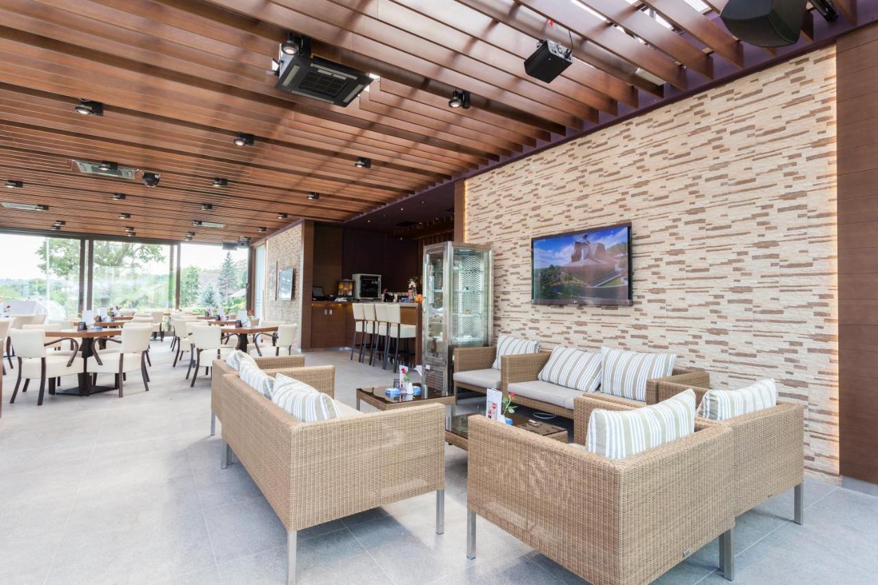 Hotel Premier Aqua - Adults Only Vrdnik Esterno foto The interior of the lounge