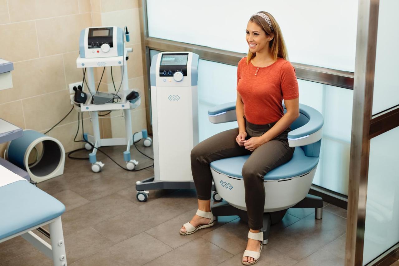 Hotel Premier Aqua - Adults Only Vrdnik Esterno foto A woman receiving a treatment