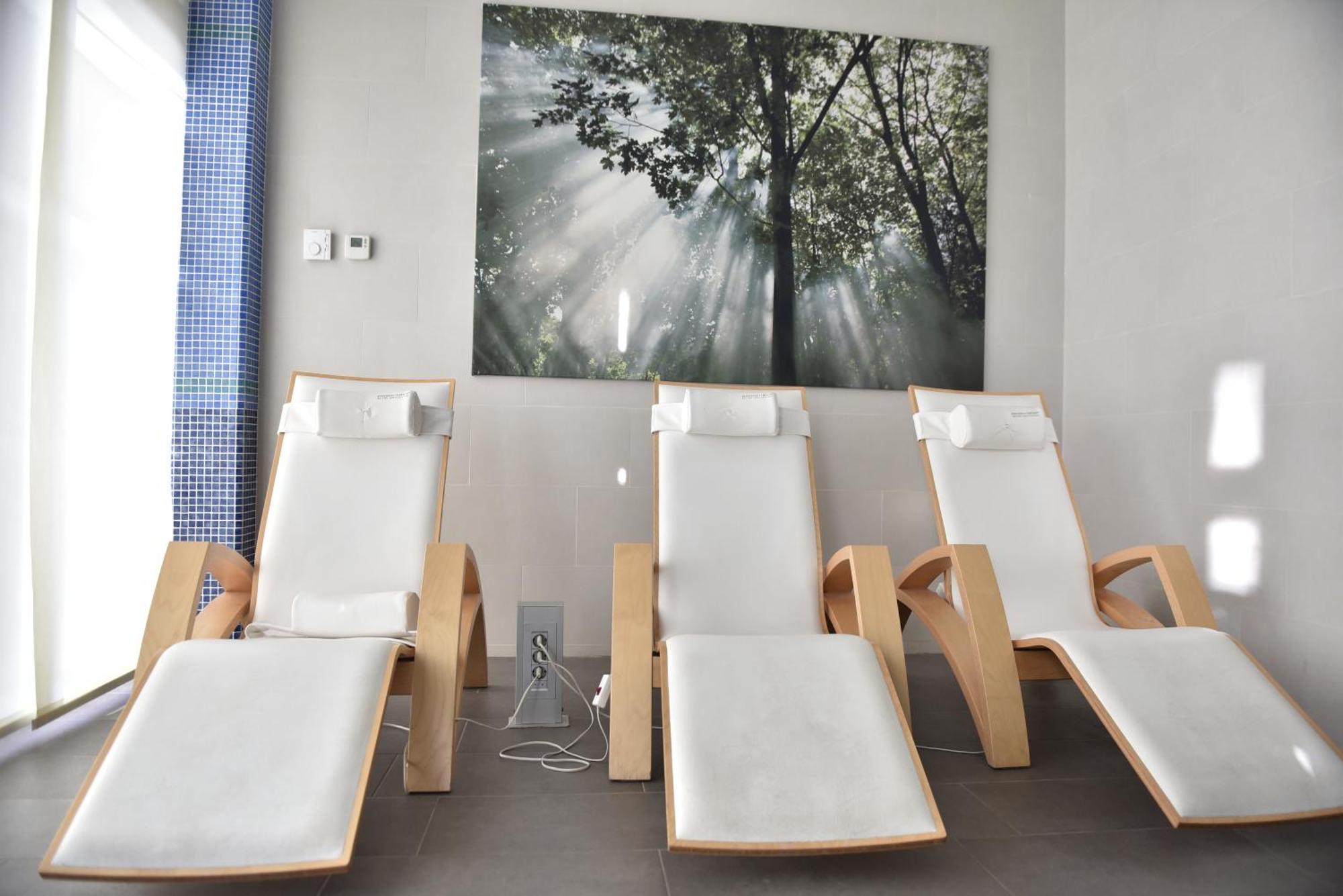 Hotel Premier Aqua - Adults Only Vrdnik Esterno foto A relaxation room