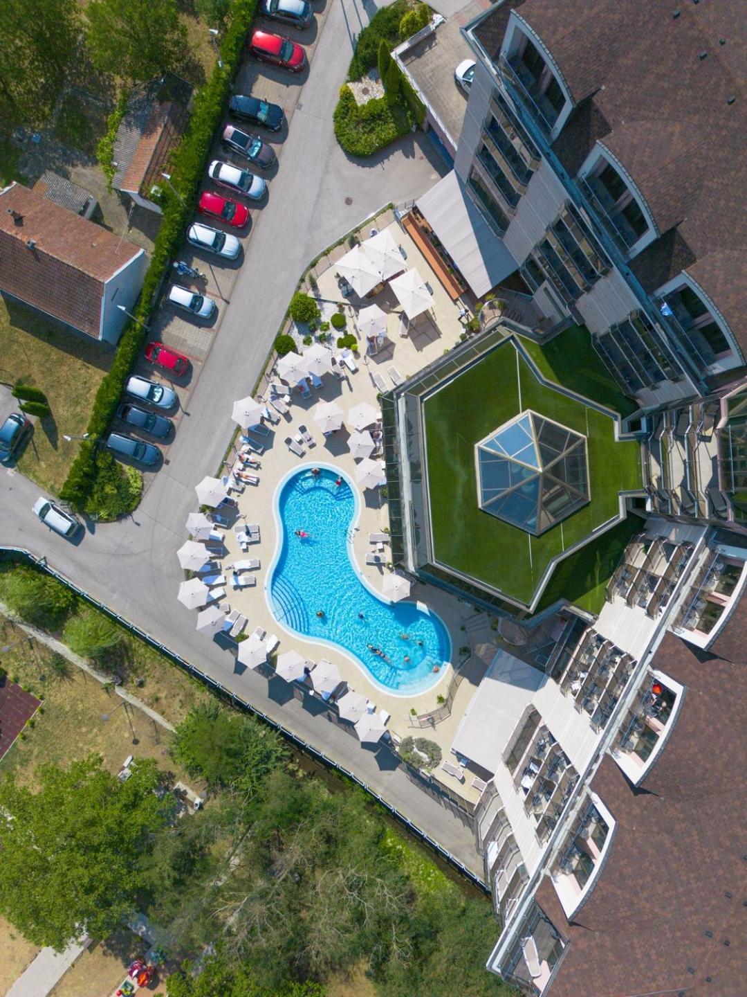 Hotel Premier Aqua - Adults Only Vrdnik Esterno foto Aerial view of the hotel