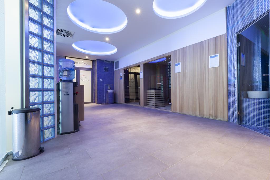 Hotel Premier Aqua - Adults Only Vrdnik Esterno foto The interior of the hotel